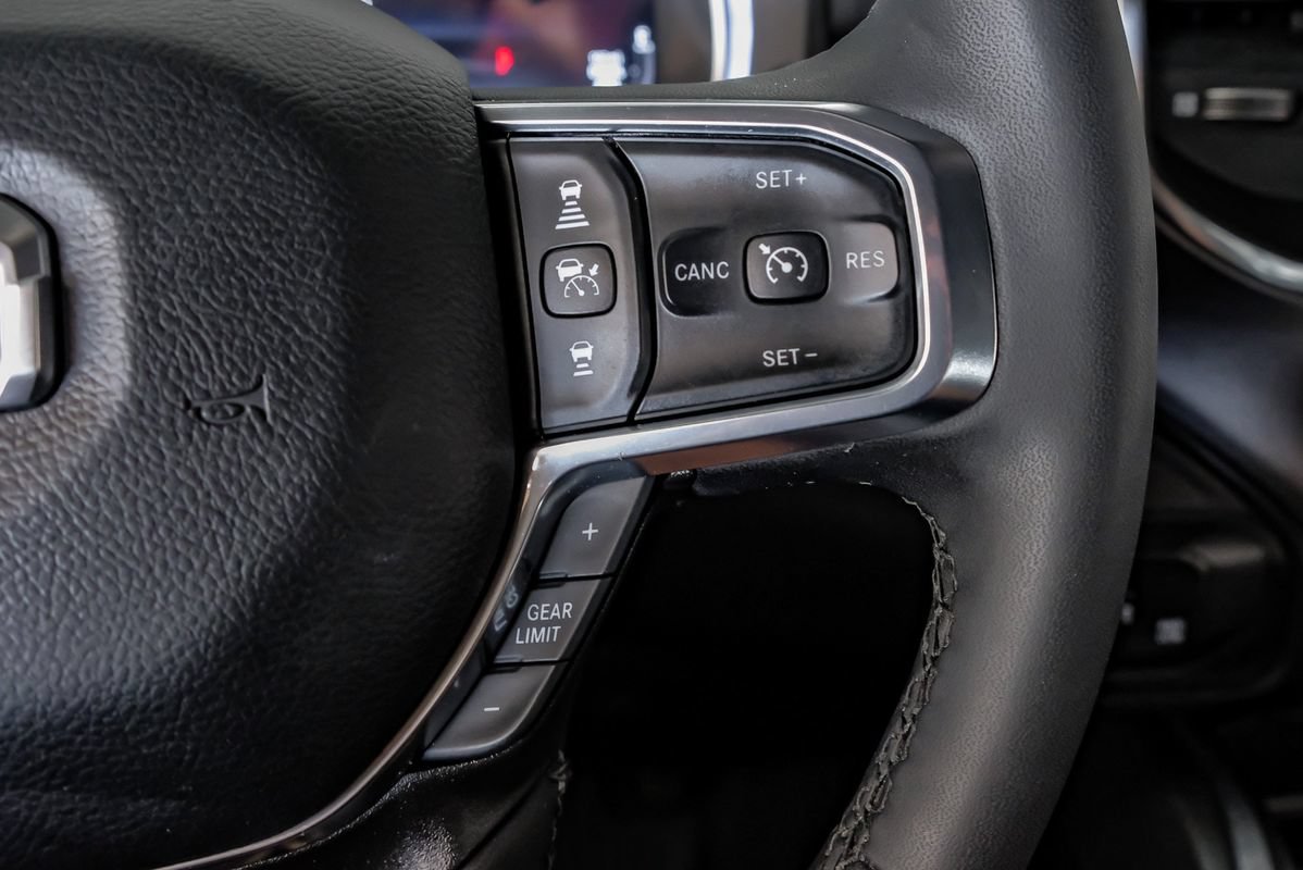 Used 2025 RAM 3500 Laramie AWD/4WD image 17
