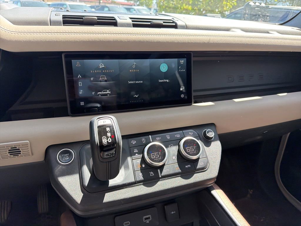 Used 2021 Land Rover Defender 90 X-Dynamic S AWD/4WD image 17
