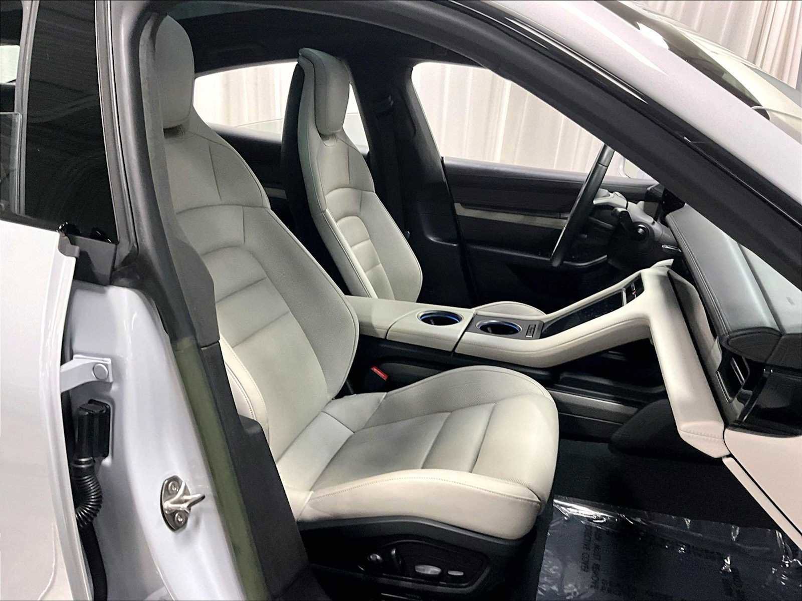 Used 2022 Porsche Taycan Turbo S image 30