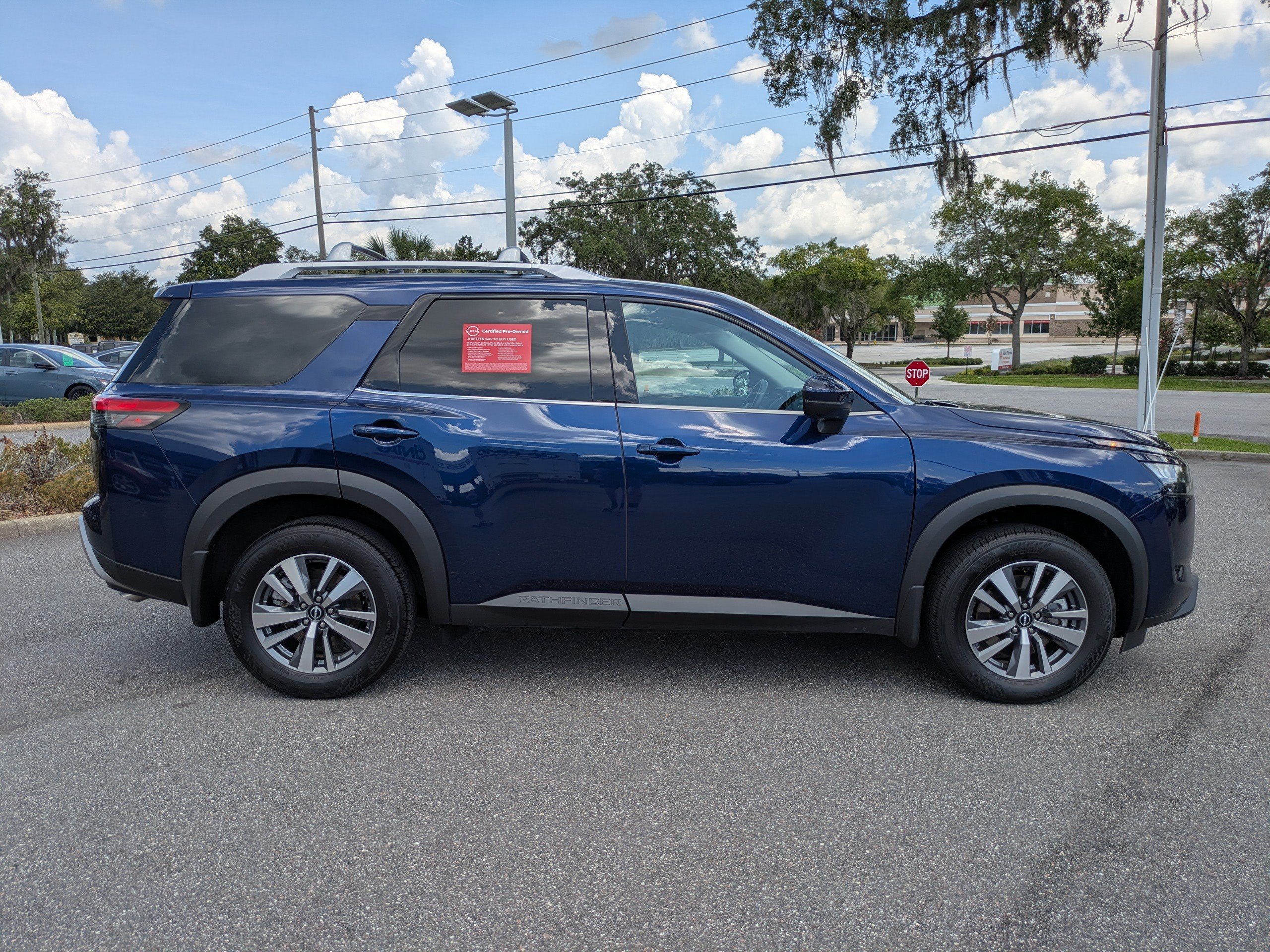 Certified 2025 Nissan Pathfinder SL w/ Cargo Package FWD video 3