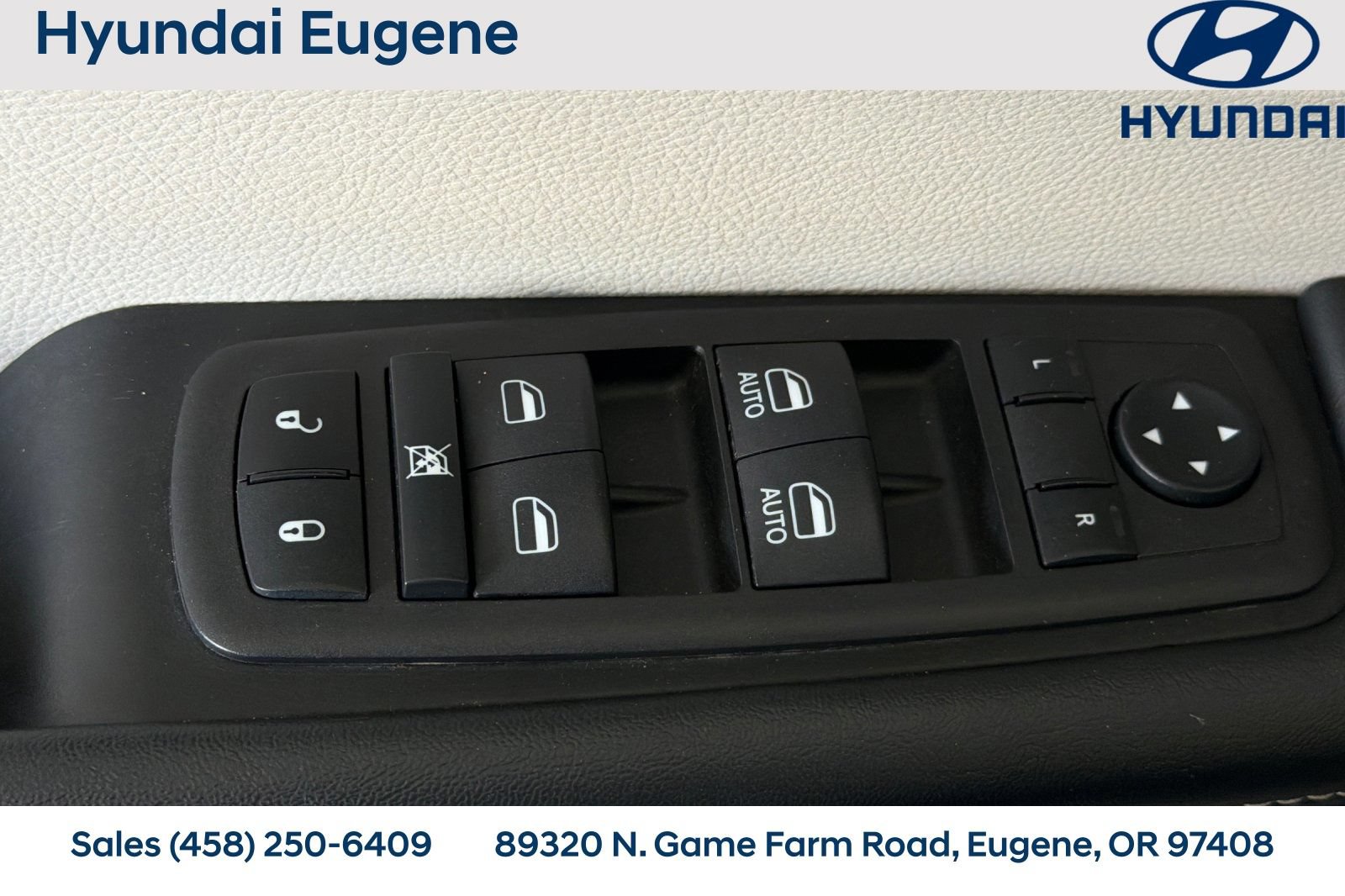 Used 2023 Chrysler Pacifica Touring-L FWD image 15