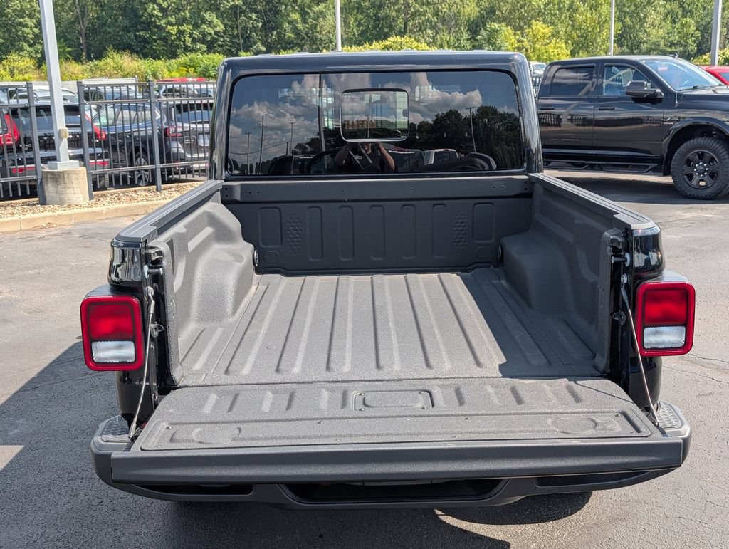 Used 2026 Jeep Gladiator Sport AWD/4WD image 11