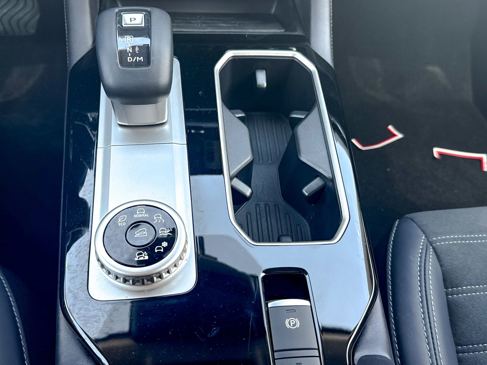 Used 2025 Mitsubishi Outlander SE image 37