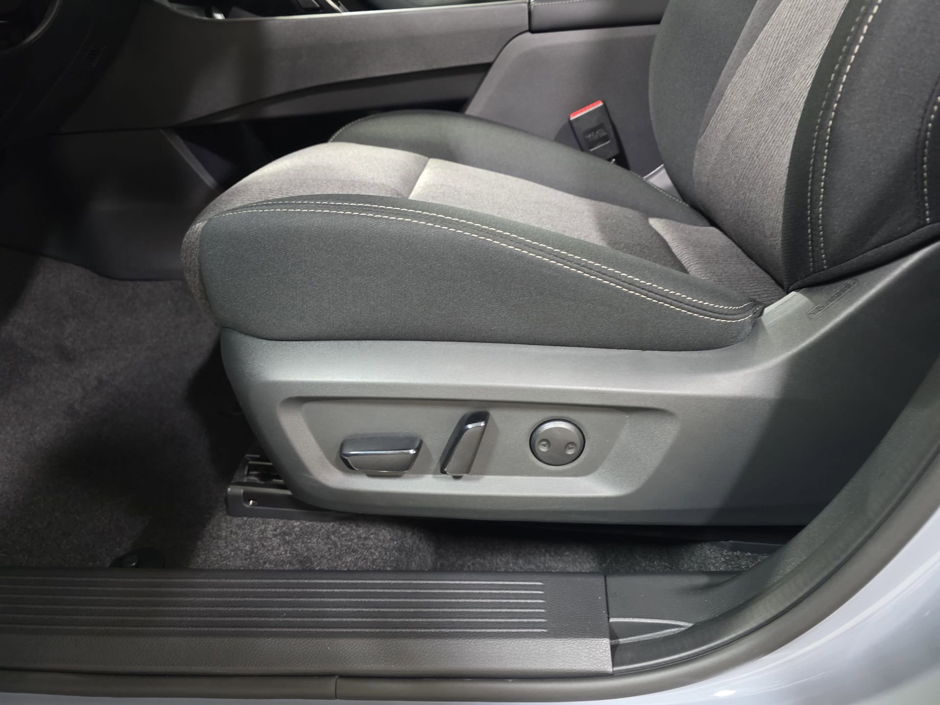 New 2026 Nissan Rogue SV w/ Cold Weather Package FWD image 28