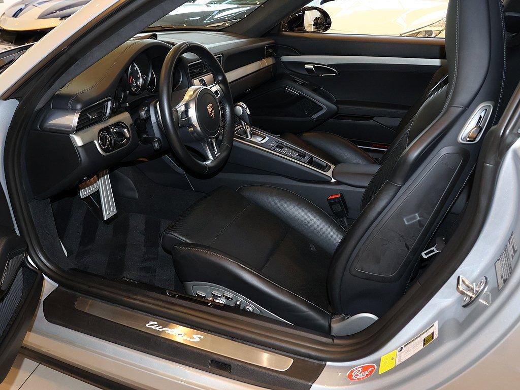 Used 2014 Porsche 911 Turbo S image 4