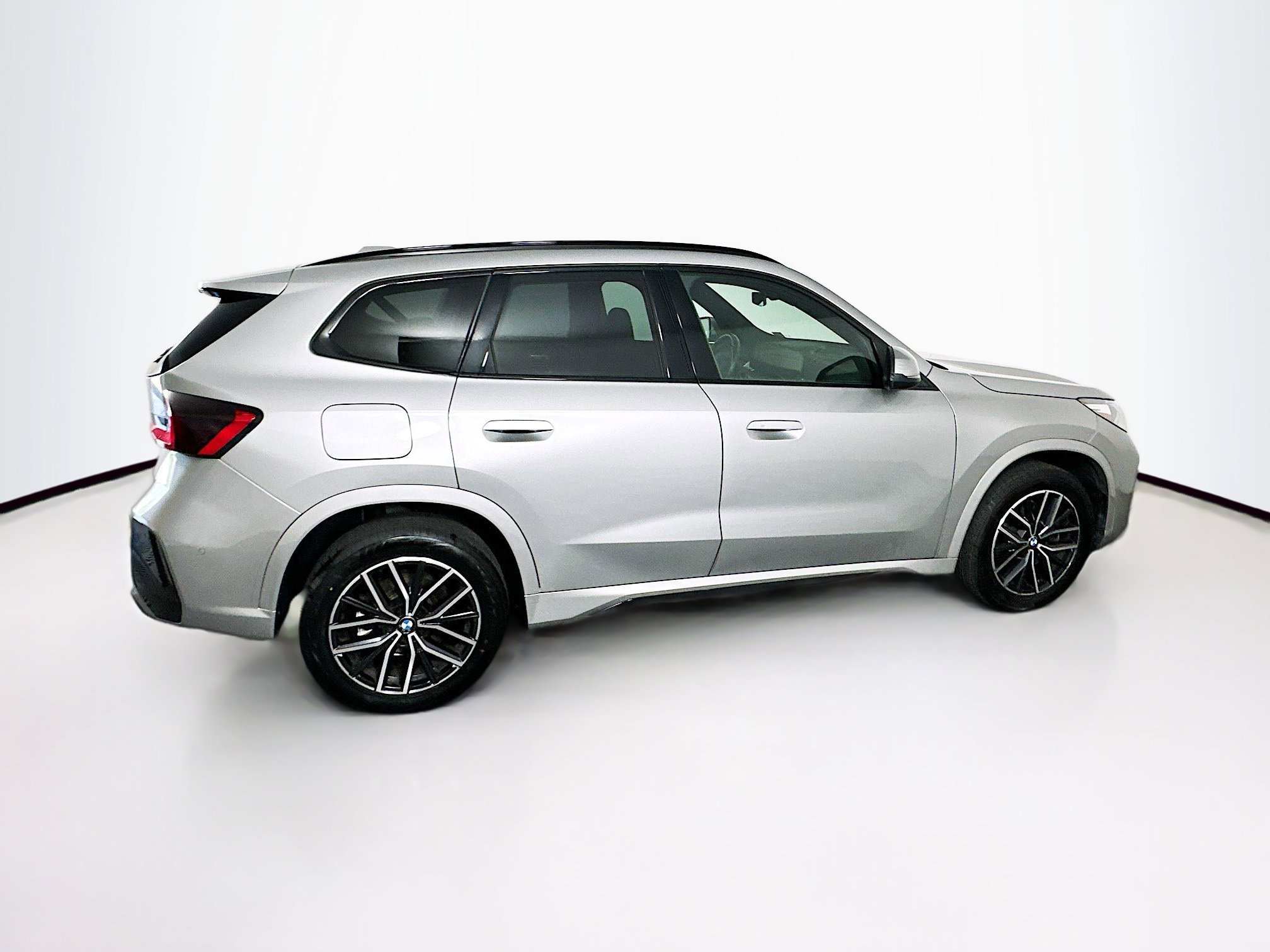 Used 2025 BMW X1 xDrive28i AWD/4WD image 10