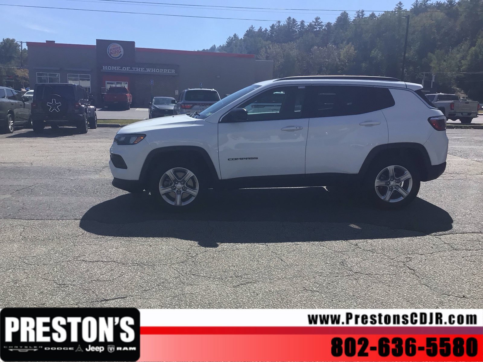 Used 2024 Jeep Compass Latitude AWD/4WD image 2