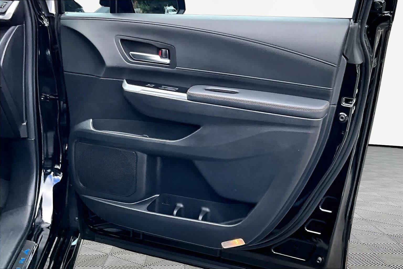 Certified 2025 Toyota Sienna Limited FWD image 23