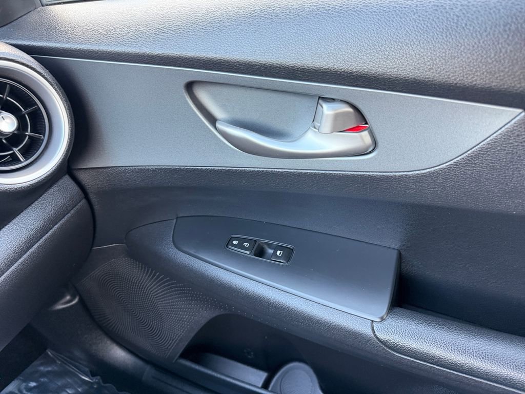 Used 2021 Kia Forte LXS image 31