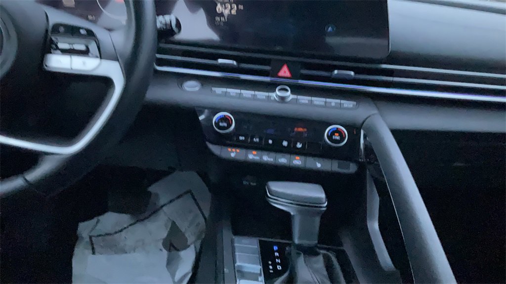 Certified 2024 Hyundai Elantra SEL w/ Convenience Package image 23