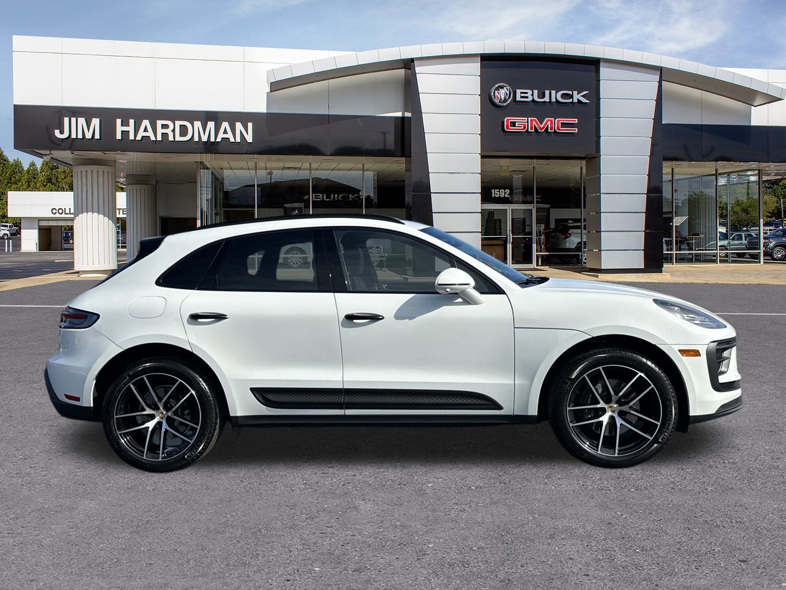 Used 2023 Porsche Macan image 8