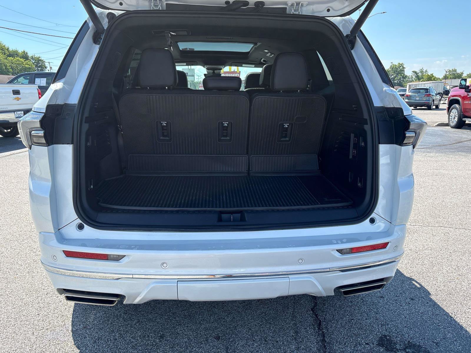 Used 2025 Buick Enclave Avenir w/ Super Cruise Package AWD/4WD image 5
