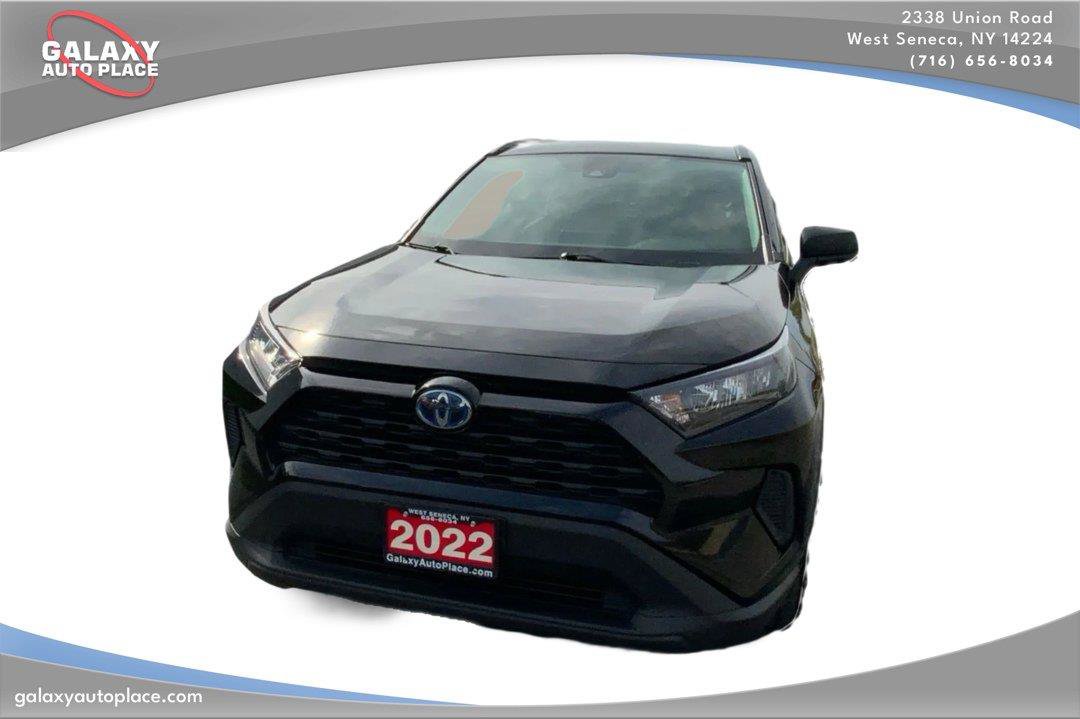 Used 2022 Toyota RAV4 LE AWD/4WD image 2