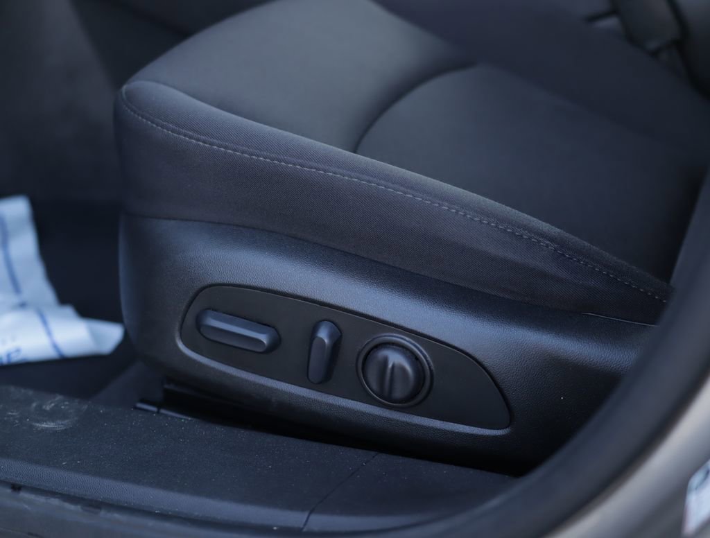 Used 2025 Chevrolet Malibu LT FWD image 19