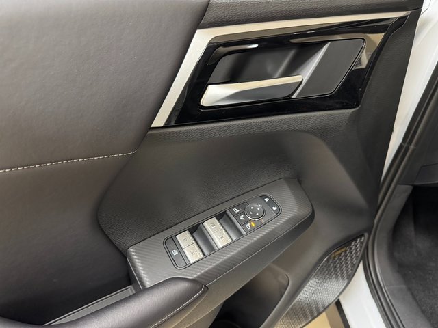 New 2025 Mitsubishi Outlander SE image 7