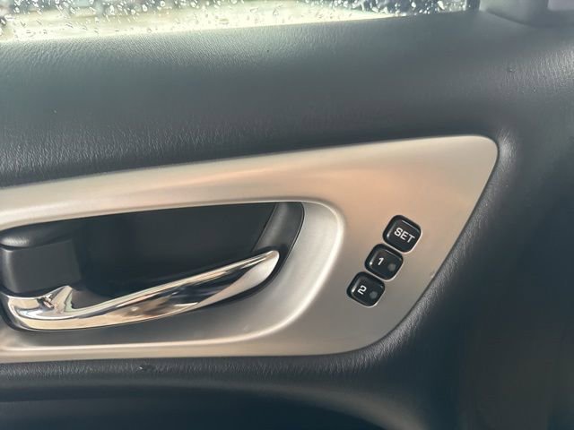 Used 2017 Nissan Pathfinder Platinum w/ Family Entertainment Package image 16