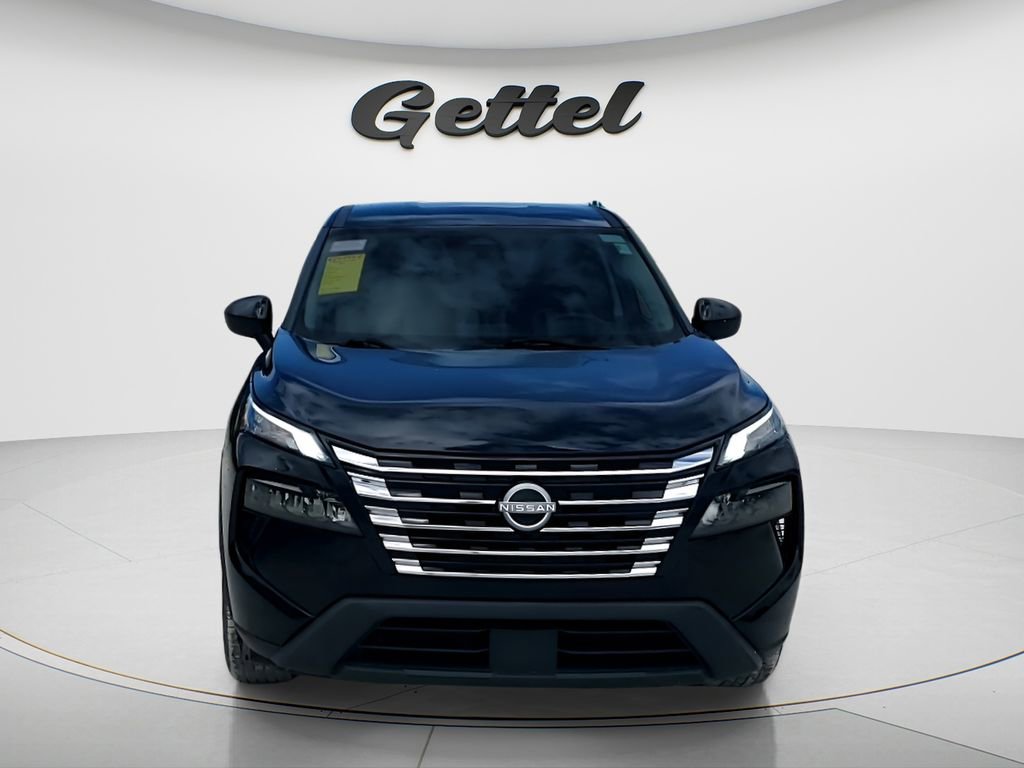 Used 2024 Nissan Rogue SV image 3