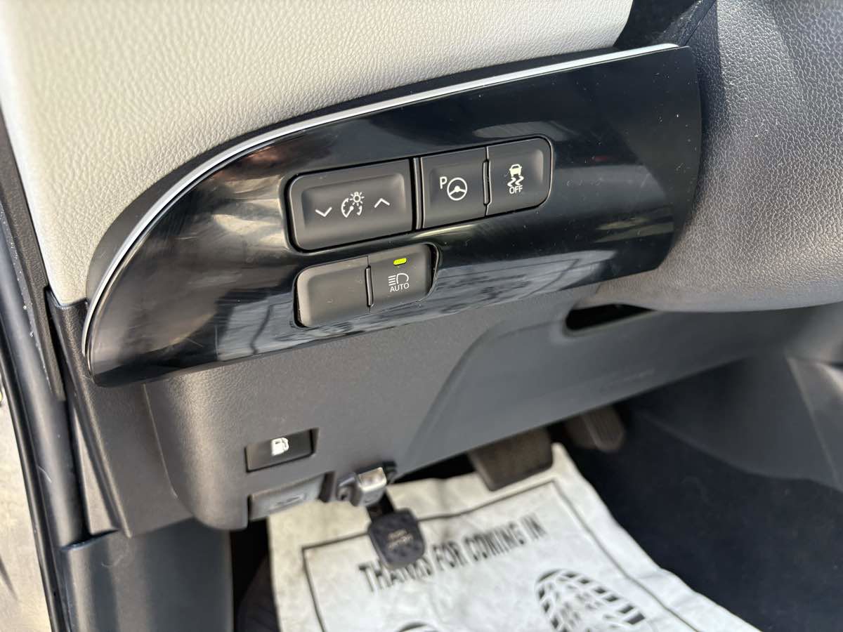 Used 2017 Toyota Prius Four Touring image 17