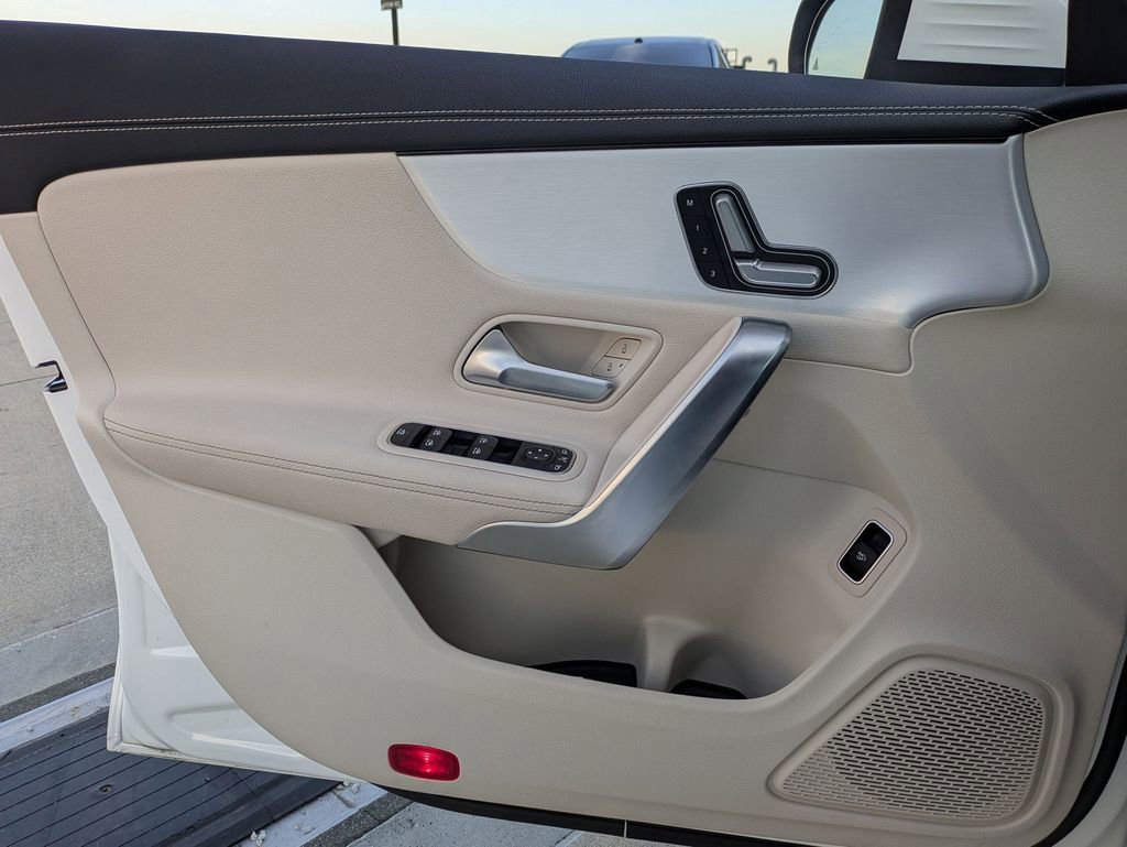 Used 2025 Mercedes-Benz CLA 250 image 11