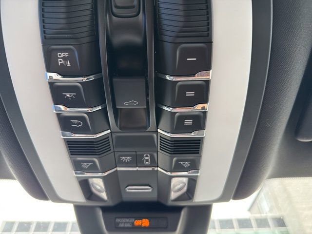 Used 2024 Porsche Macan Base image 36