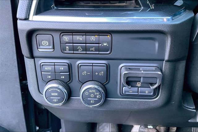 Used 2025 Chevrolet Suburban RST w/ RST Capability Package AWD/4WD image 15
