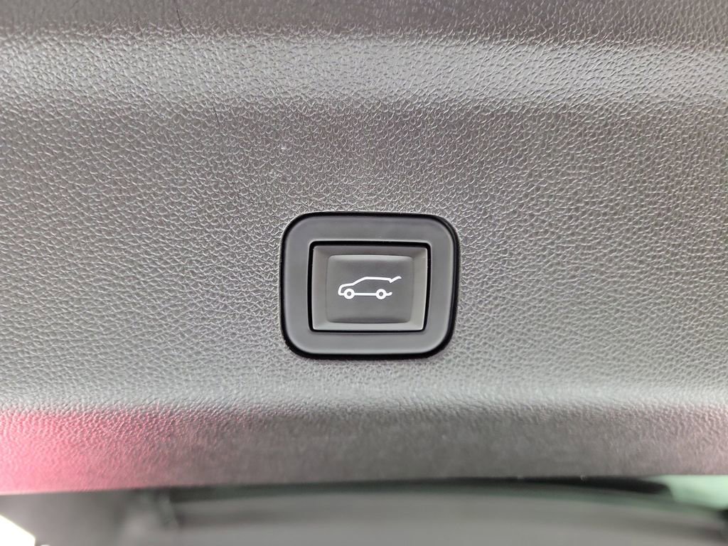 Certified 2023 Cadillac Escalade ESV Premium Luxury Platinum image 9