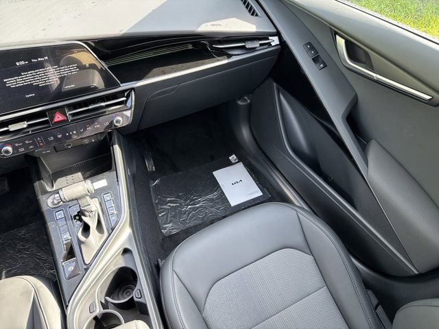 New 2026 Kia Niro EX FWD image 17
