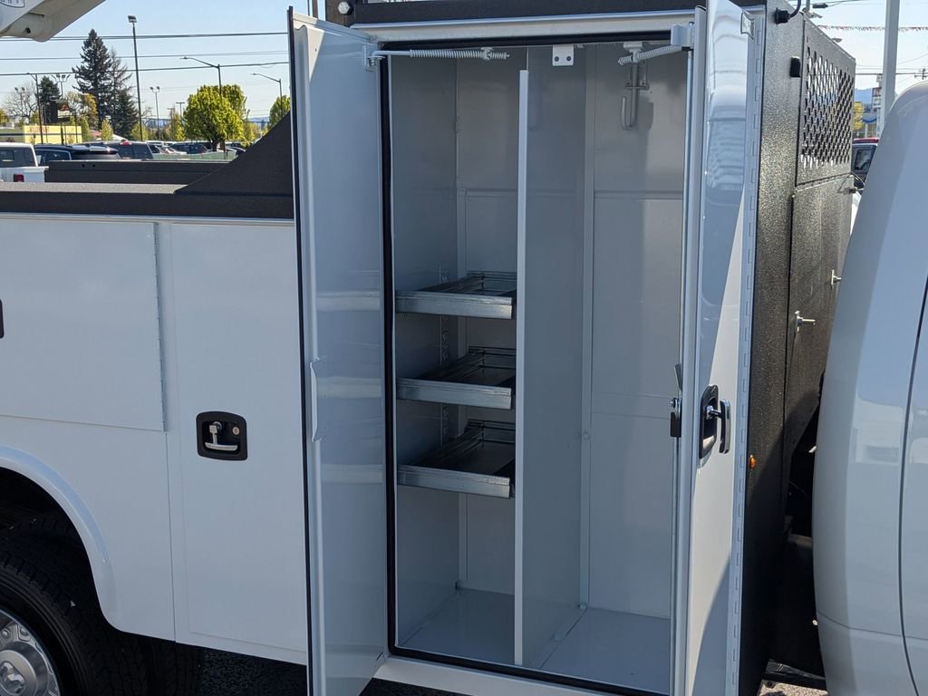 New 2024 RAM 5500 Tradesman AWD/4WD image 16