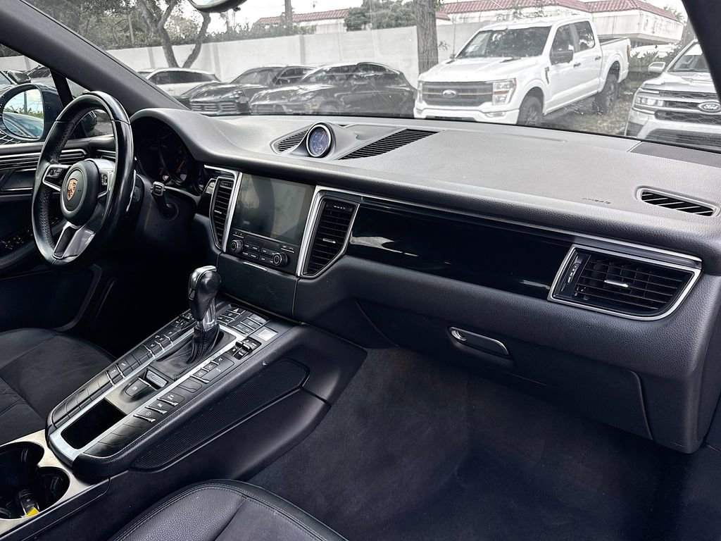 Used 2018 Porsche Macan AWD/4WD image 28