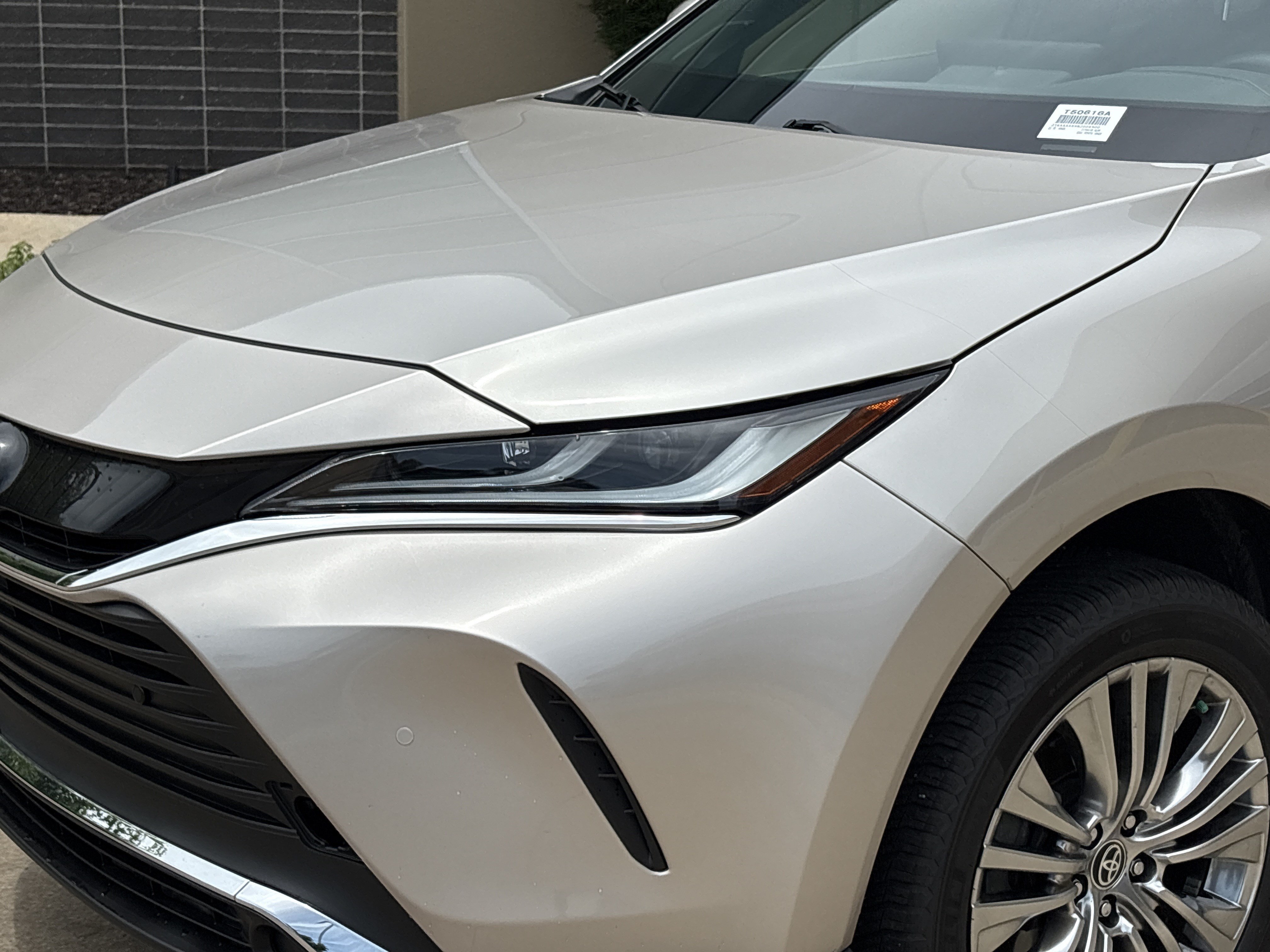 Used 2021 Toyota Venza Limited w/ Carpet Mat Package (TMS) AWD/4WD image 6