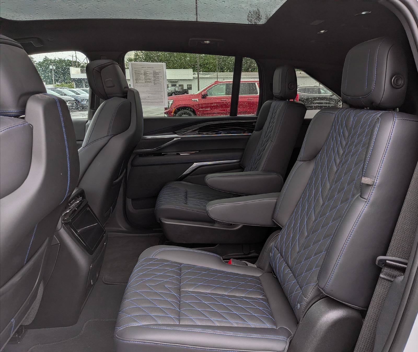 Used 2025 Cadillac Escalade IQ Sport 1 w/ LPO, ONYX Package AWD/4WD image 22