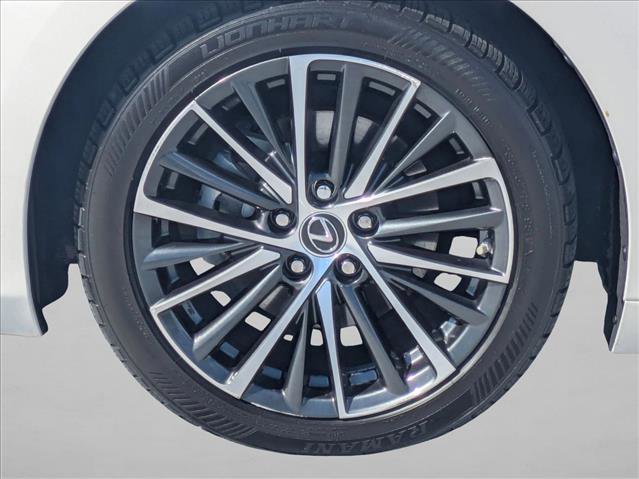 Used 2024 Lexus ES 300h w/ Premium Package FWD image 23