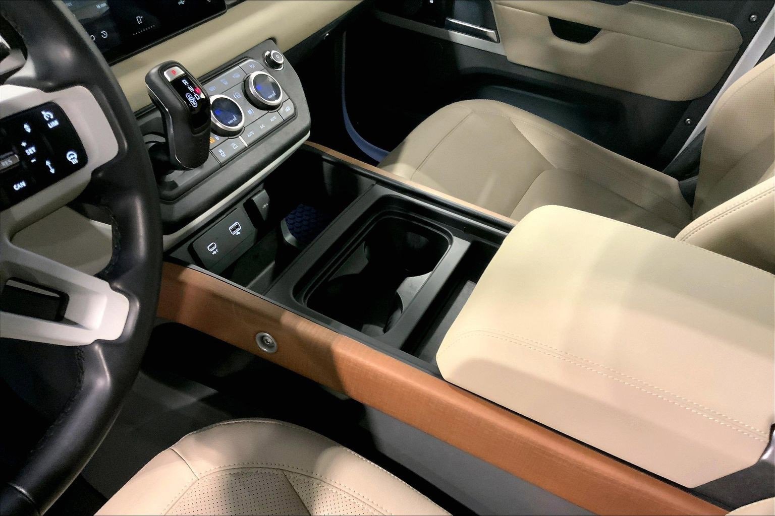 Used 2024 Land Rover Defender 110 S image 16