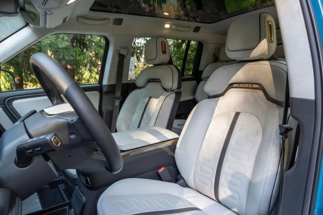 Used 2024 Rivian R1S Launch Edition image 24