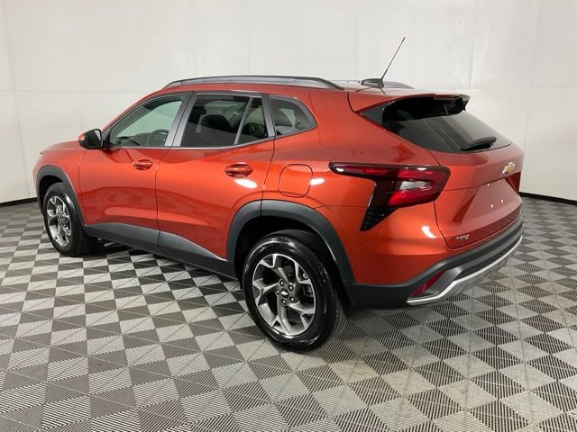 Used 2024 Chevrolet Trax LT w/ Driver Confidence Package FWD image 4