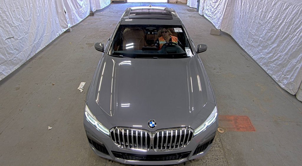 Used 2021 BMW 750i xDrive w/ Executive Package AWD/4WD image 3