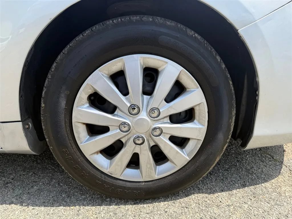 Used 2012 Toyota Camry LE FWD image 33