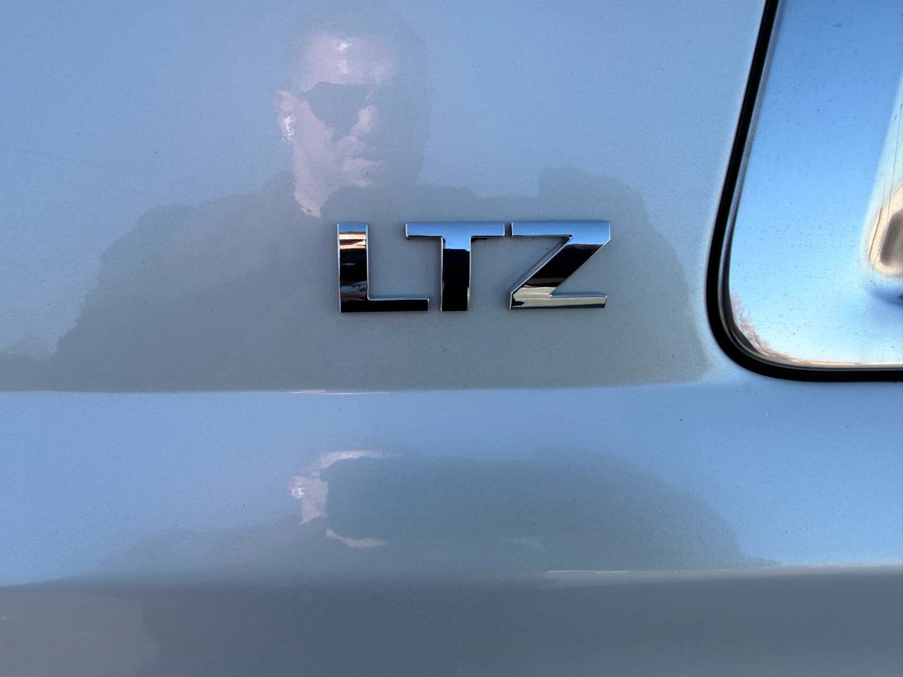 Used 2015 Chevrolet Suburban LTZ image 16