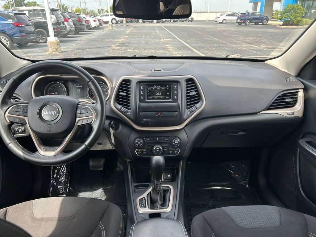 Used 2015 Jeep Cherokee Latitude image 23