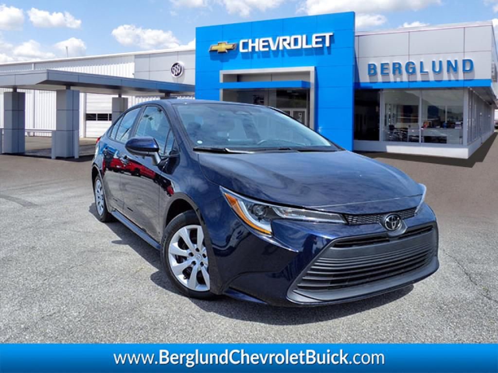 Used 2023 Toyota Corolla LE image 1