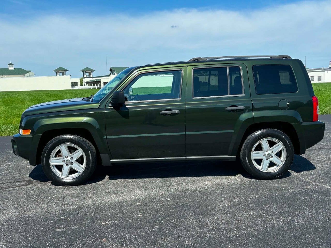 Used 2010 Jeep Patriot Sport w/ Tire & Wheel Group AWD/4WD image 4