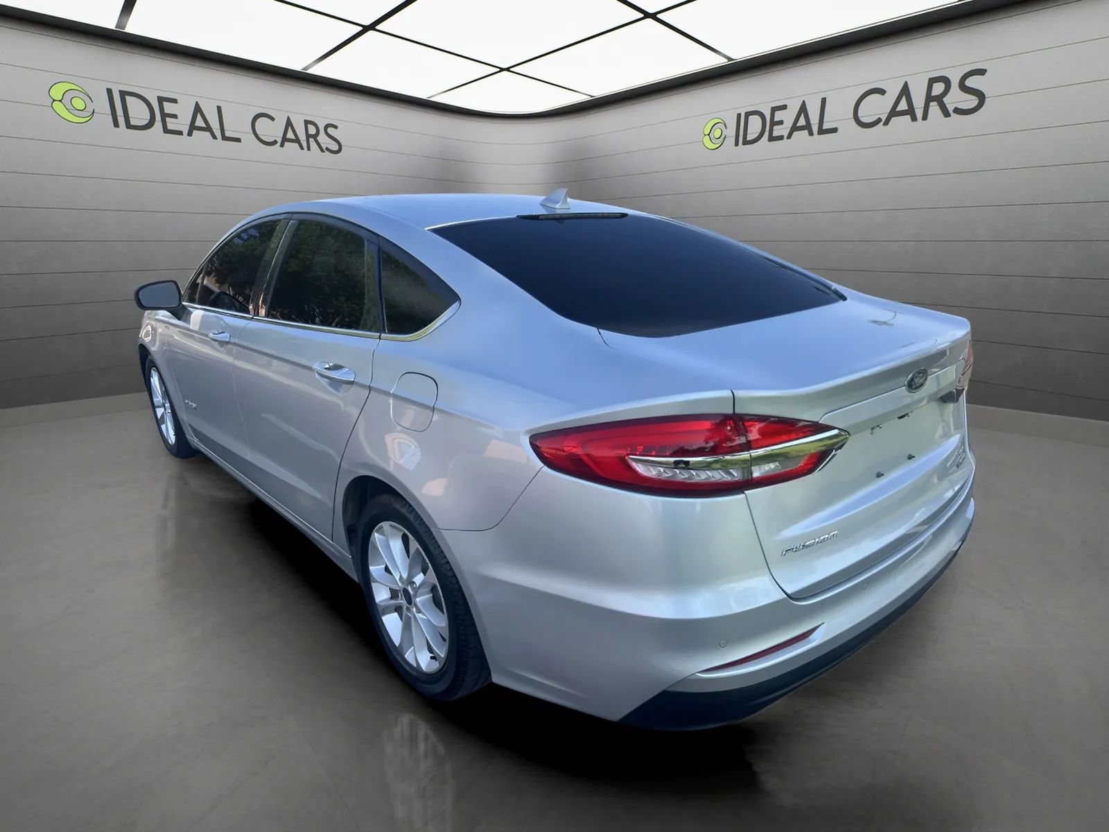 Used 2019 Ford Fusion SE FWD image 6