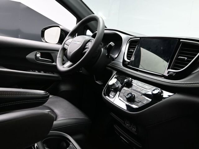 Certified 2024 Chrysler Pacifica Select image 13