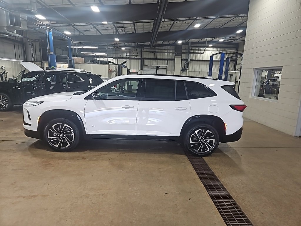 Certified 2025 Buick Enclave Sport Touring image 4