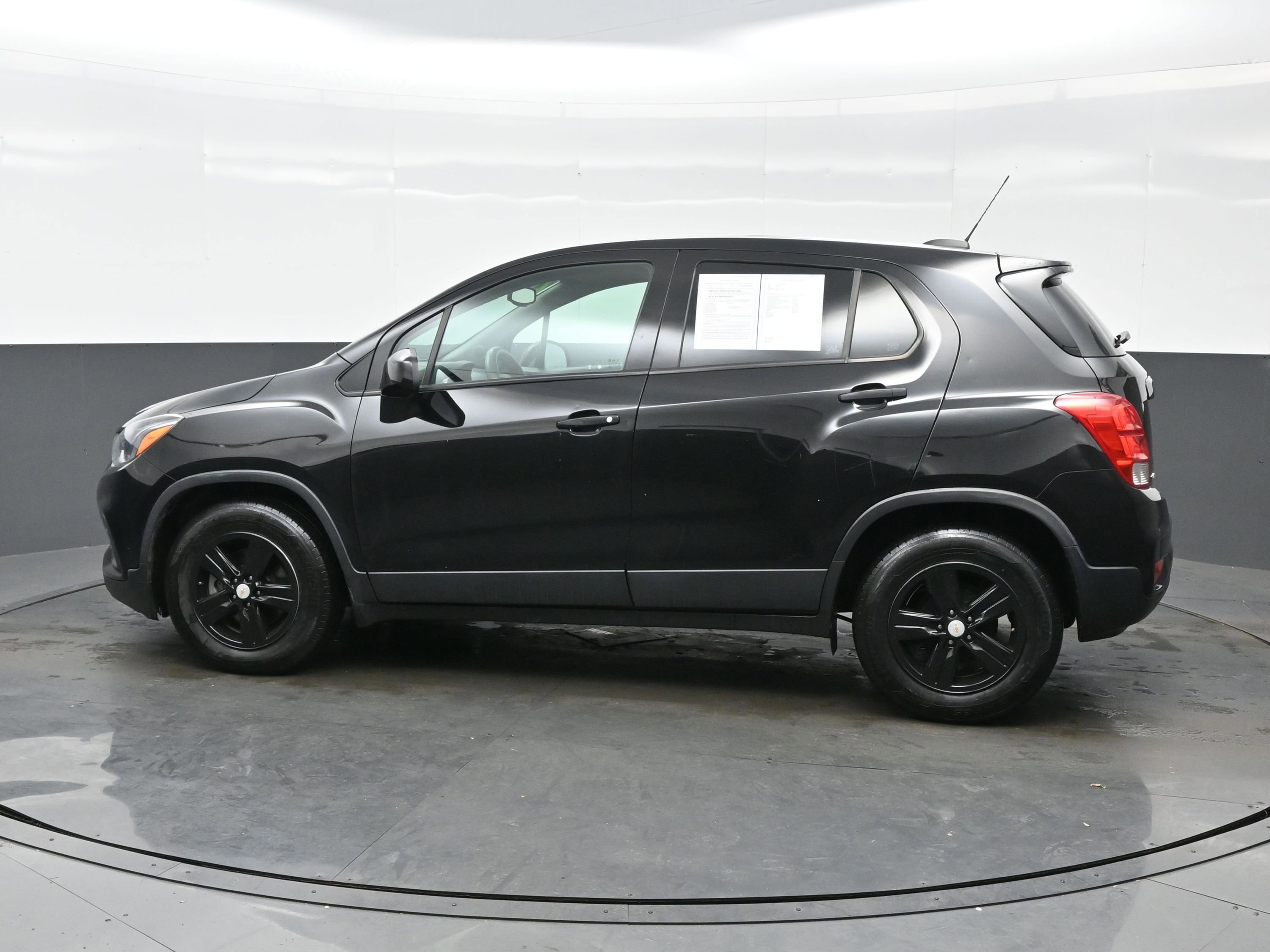 Used 2021 Chevrolet Trax LS image 3