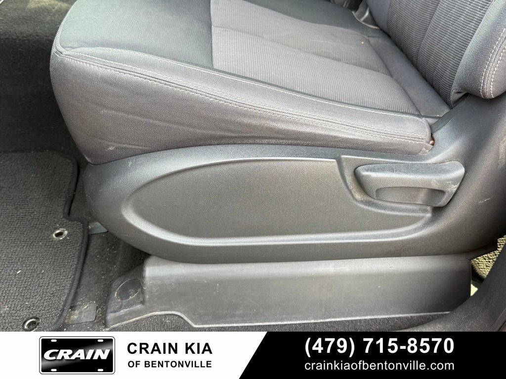 Used 2022 Nissan Titan SV AWD/4WD image 18
