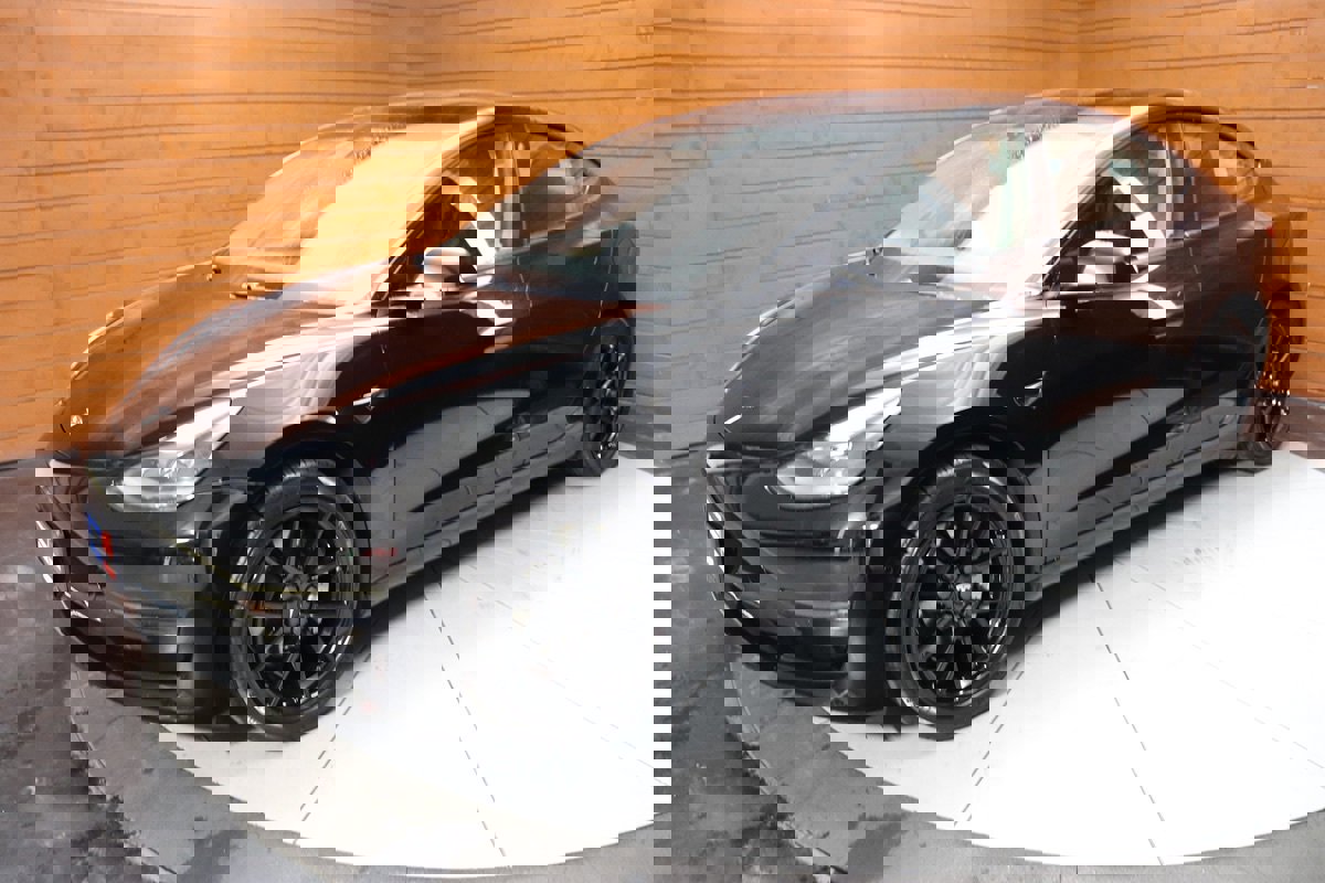 Used 2023 Tesla Model 3 Standard Range image 6
