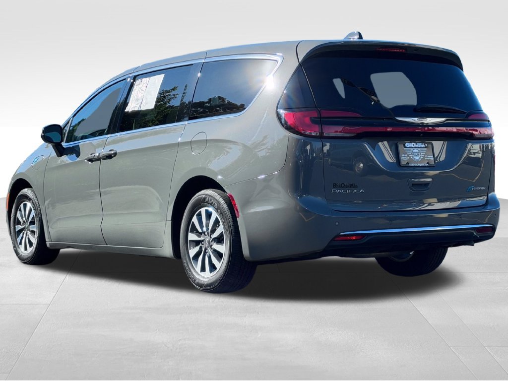 Used 2023 Chrysler Pacifica Touring-L FWD image 5