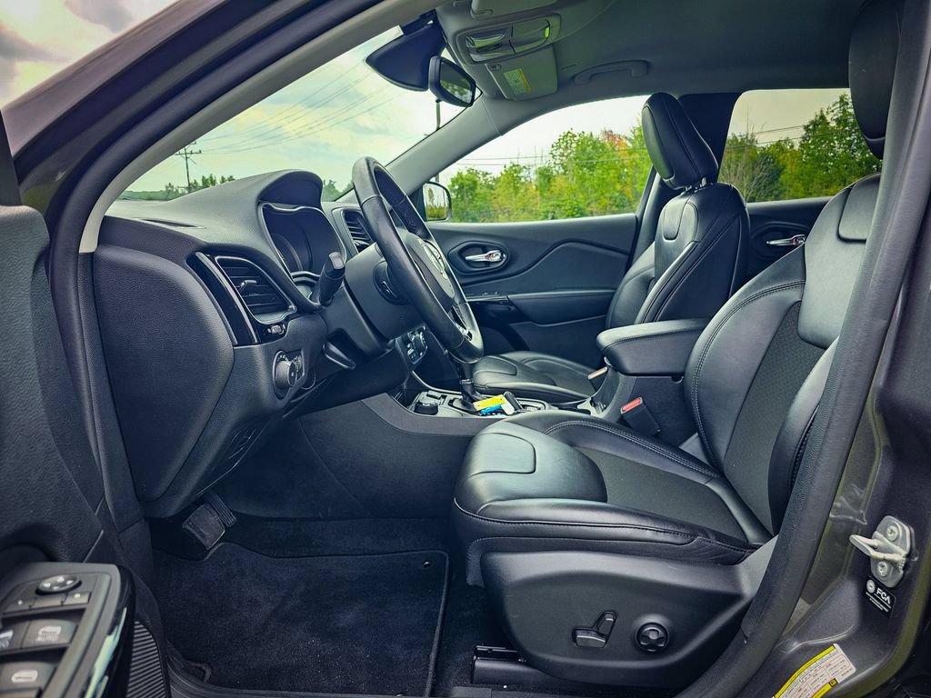 Used 2021 Jeep Cherokee Latitude Plus AWD/4WD image 12