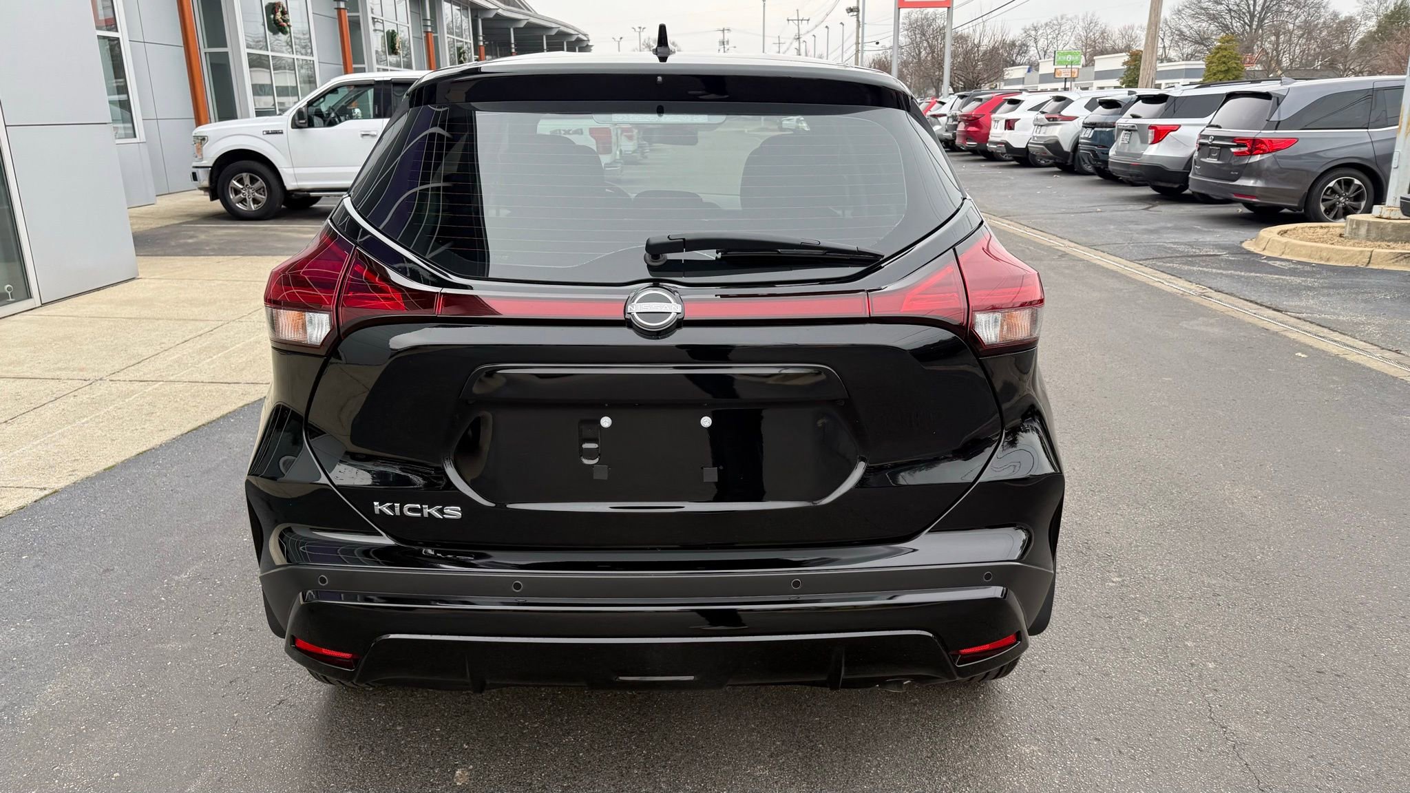 Used 2025 Nissan Kicks Play S image 4